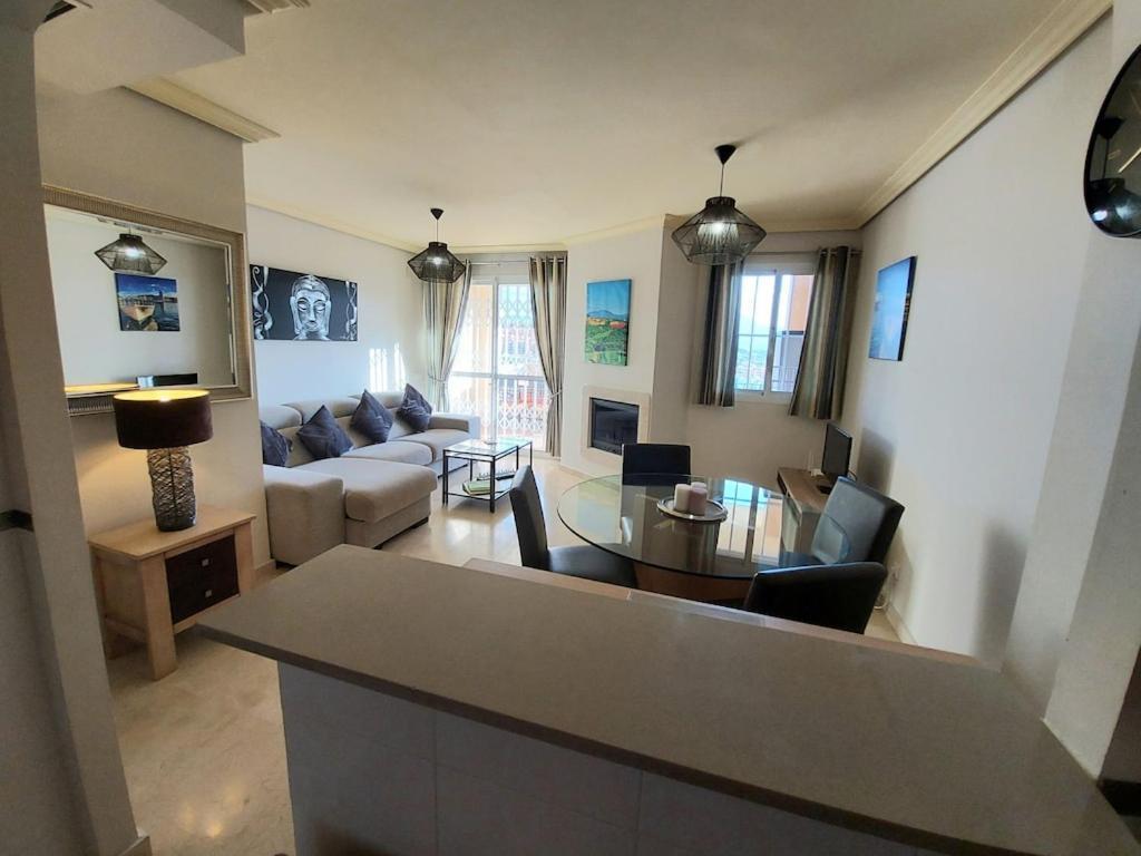 Duquesa Fairways, A Spacious Apartment With Fabulous Views And Facilities Манилва Экстерьер фото