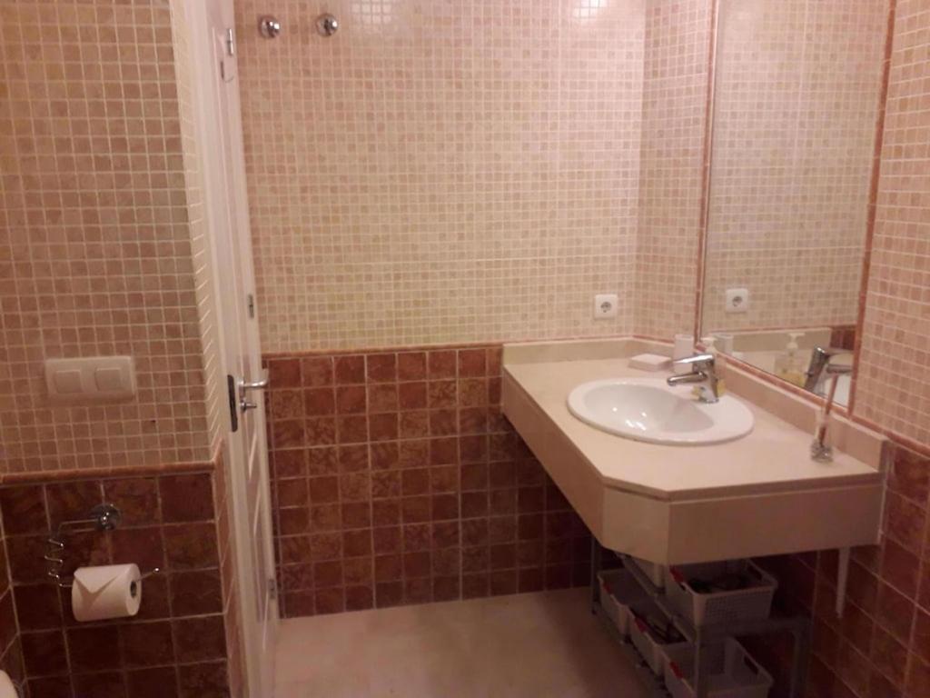 Duquesa Fairways, A Spacious Apartment With Fabulous Views And Facilities Манилва Экстерьер фото