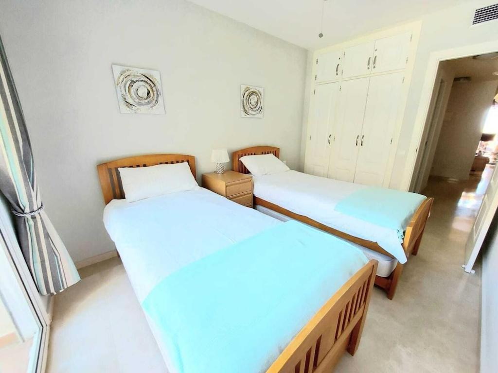 Duquesa Fairways, A Spacious Apartment With Fabulous Views And Facilities Манилва Экстерьер фото