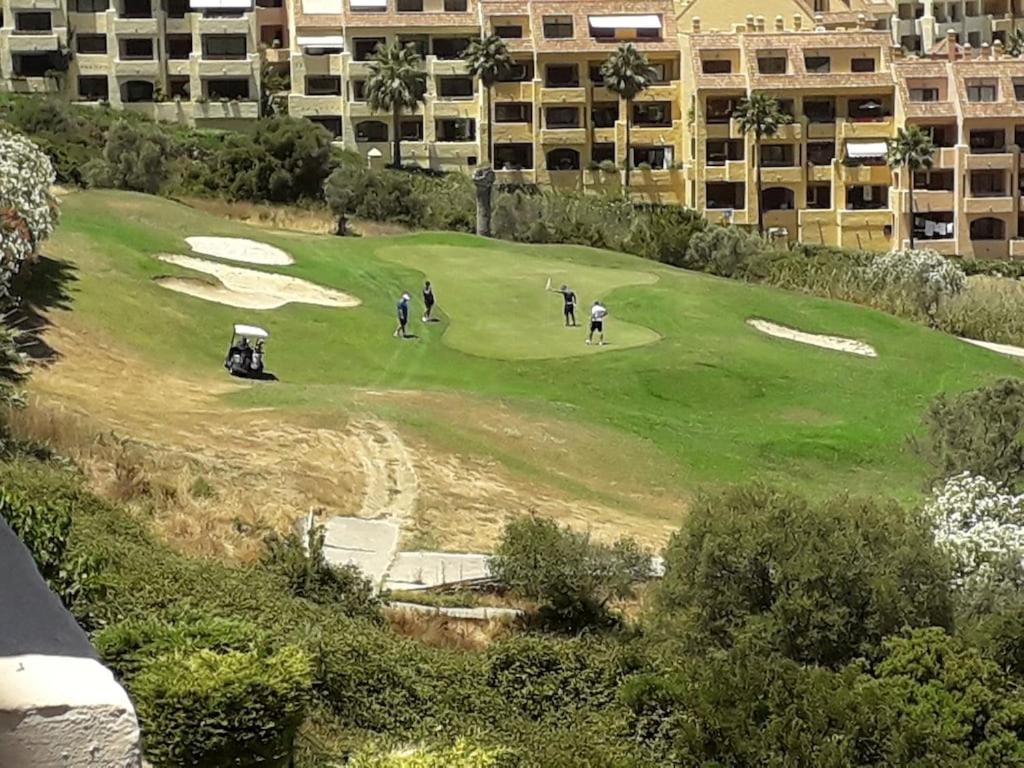 Duquesa Fairways, A Spacious Apartment With Fabulous Views And Facilities Манилва Экстерьер фото